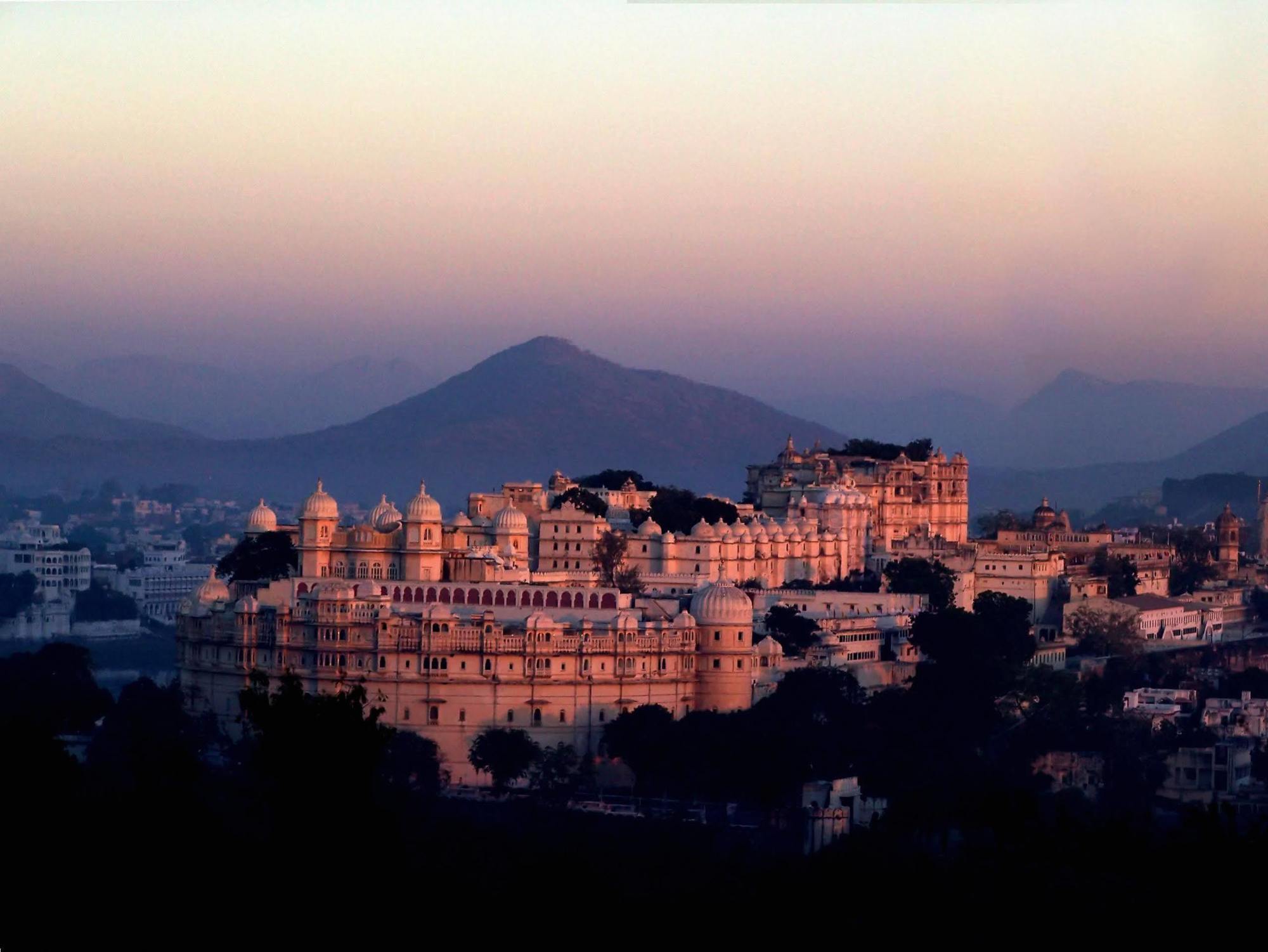 Shiv Niwas Palace By Hrh Group Of Hotels Udaipur Eksteriør billede